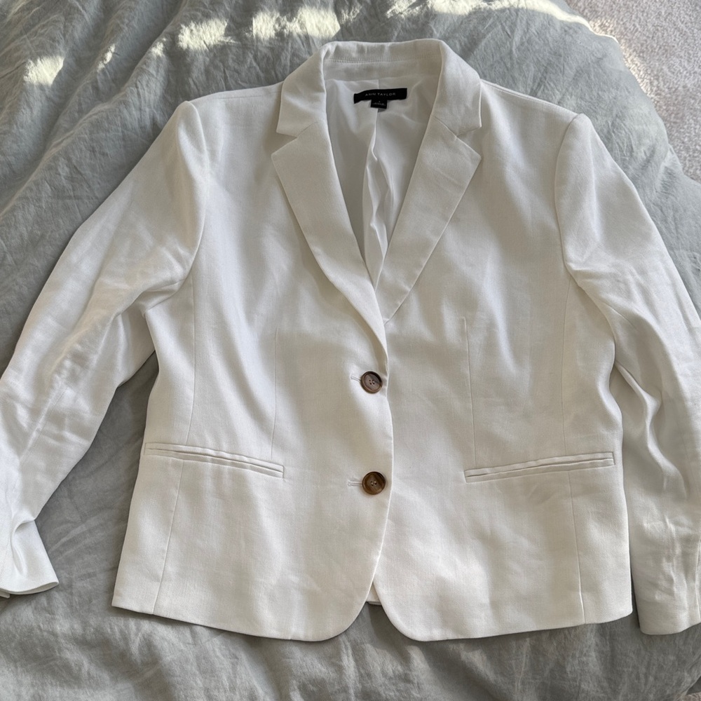 Ann Taylor White Tailored Two-Button Blazer - Picture 2 of 4